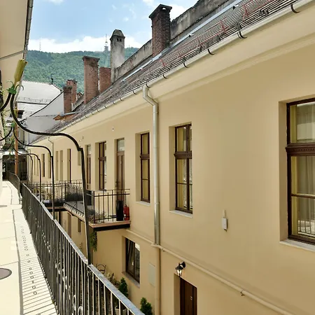 بيت ضيافة Safrano Palace