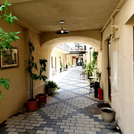 بيت ضيافة Safrano Palace