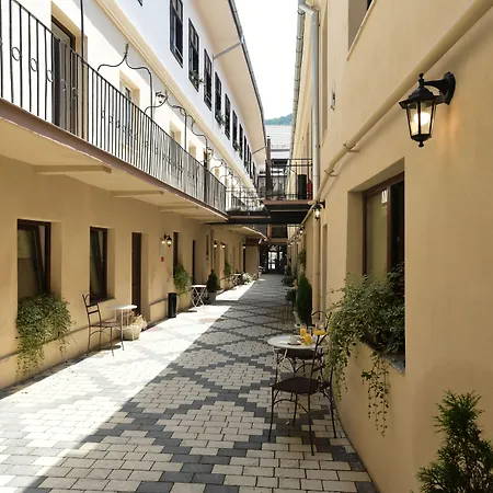Safrano Palace Gasthof 3*