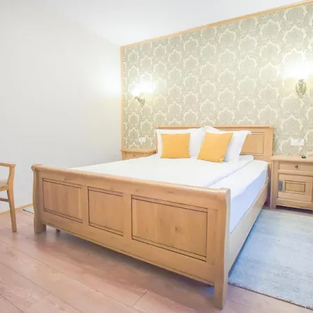 Safrano Palace Gasthof 3*
